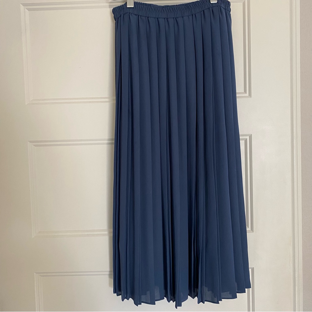 Uniqlo Midi Pleated Lined Skirt In Soft Blue Size S